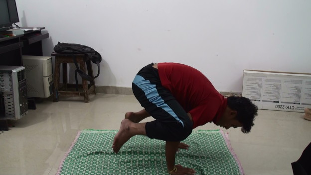 Simple Bakasana For Beginners & its Benefits – by Rushi
